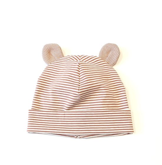 Cepure ar austiņām strīpas